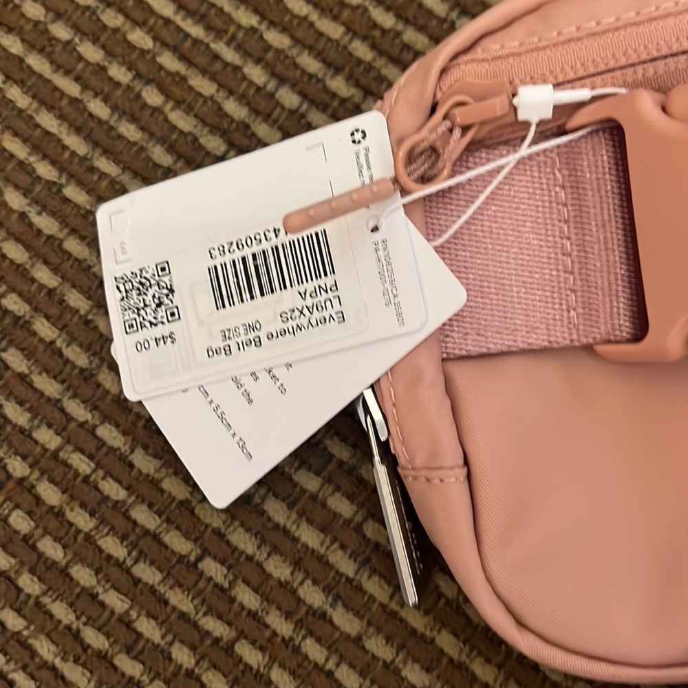NWT Lululemon Everywhere Belt Bag pink pastel - Picture 4 of 5